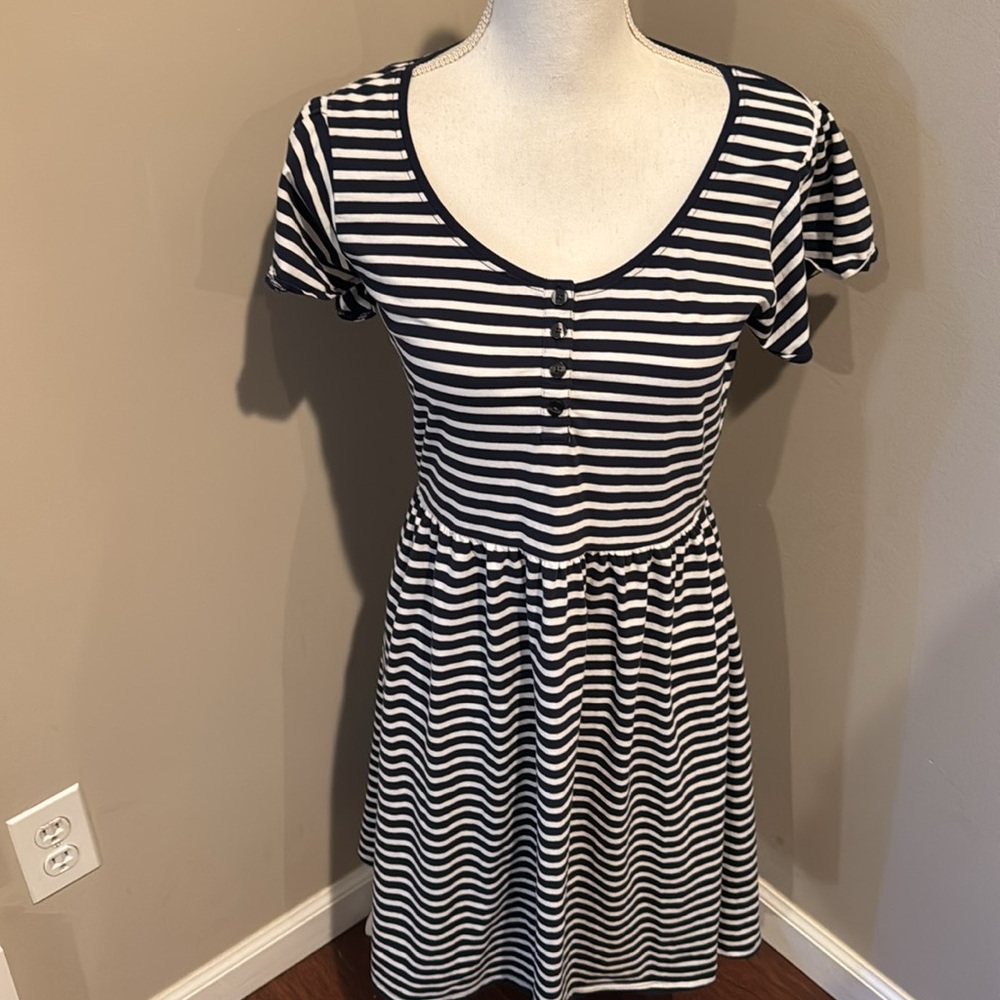 Draper James flutter short sleeve cotton stripped dress with dropped waist - Picture 3 of 8